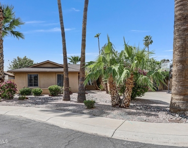 5909 E Marilyn Road - Photo Thumbnail 1