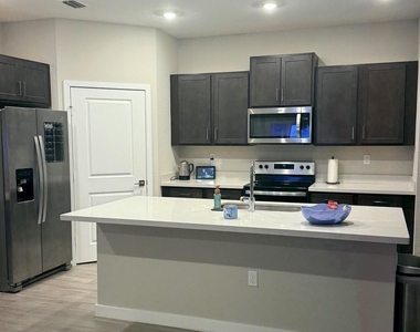 2071 Nw Golden Oak Trail - Photo Thumbnail 4