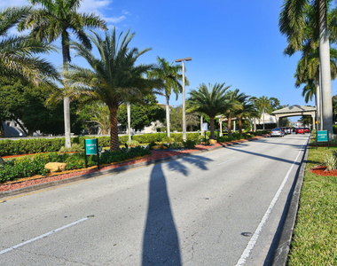 1903 Bermuda Circle - Photo Thumbnail 22