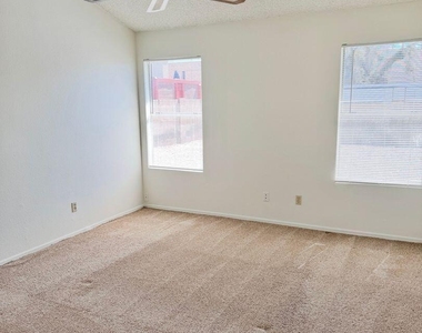 6951 W Cheryl Drive - Photo Thumbnail 18