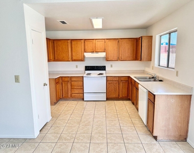 6951 W Cheryl Drive - Photo Thumbnail 15
