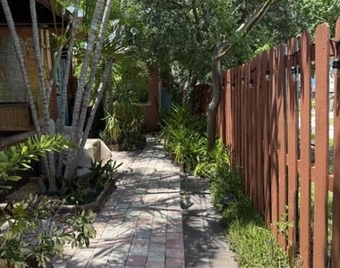 17 S L Street - Photo Thumbnail 13