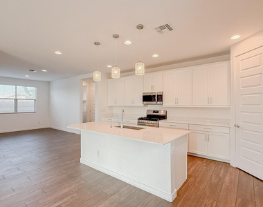 5912 S 26th Avenue - Photo Thumbnail 5