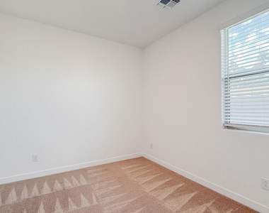 5912 S 26th Avenue - Photo Thumbnail 15