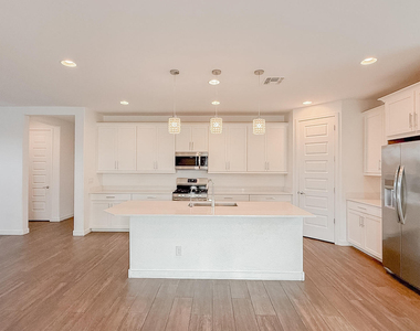 5912 S 26th Avenue - Photo Thumbnail 4