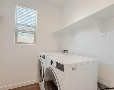 5912 S 26th Avenue - Photo Thumbnail 22