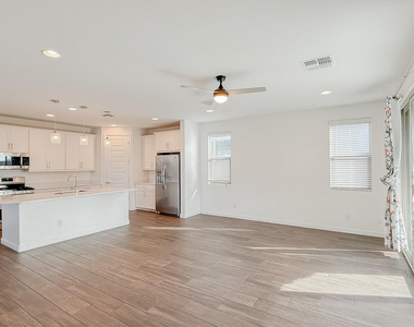 5912 S 26th Avenue - Photo Thumbnail 23