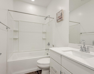 5912 S 26th Avenue - Photo Thumbnail 13