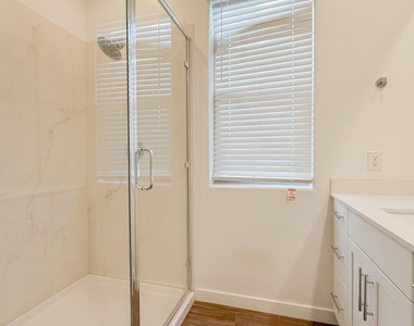5912 S 26th Avenue - Photo Thumbnail 27
