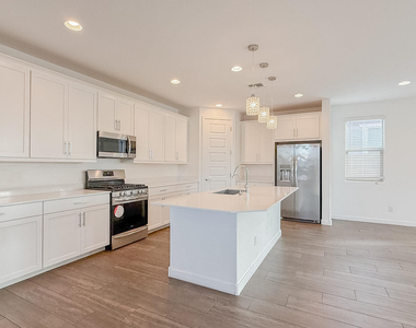 5912 S 26th Avenue - Photo Thumbnail 3