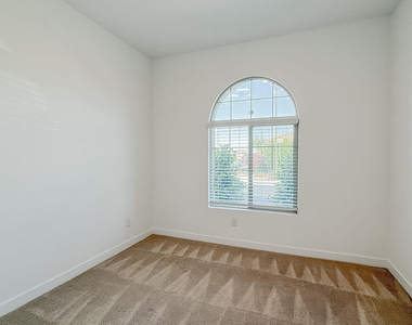 5912 S 26th Avenue - Photo Thumbnail 19