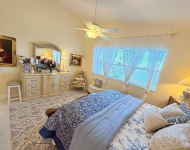 360 Nw Sunview Way - Photo Thumbnail 16
