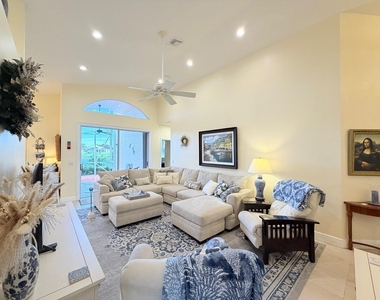 360 Nw Sunview Way - Photo Thumbnail 2