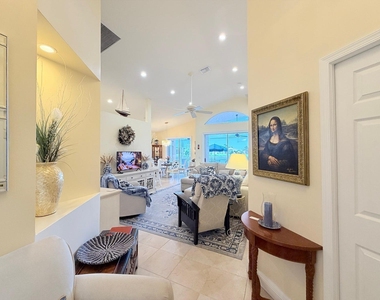 360 Nw Sunview Way - Photo Thumbnail 3