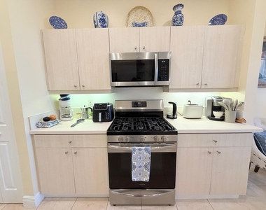 360 Nw Sunview Way - Photo Thumbnail 10