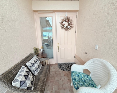 360 Nw Sunview Way - Photo Thumbnail 1