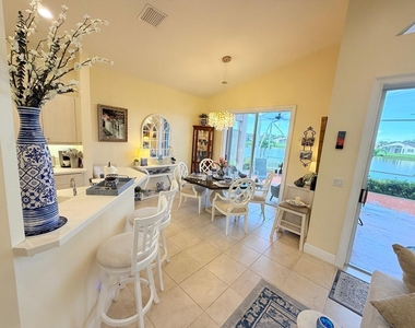360 Nw Sunview Way - Photo Thumbnail 6