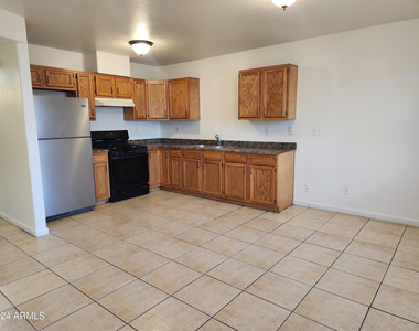 1714 S 7th Avenue - Photo Thumbnail 4