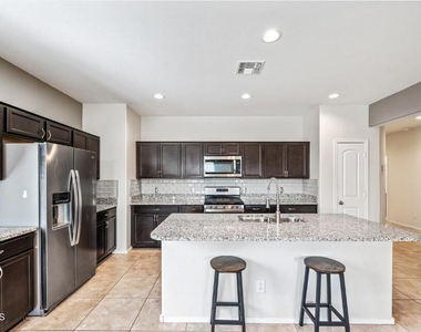 31027 W Mulberry Drive - Photo Thumbnail 7