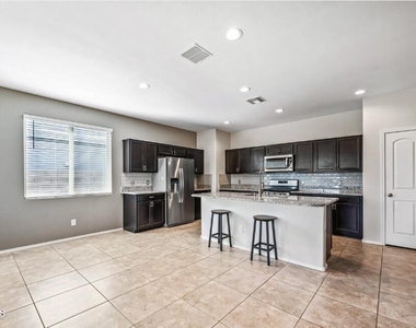 31027 W Mulberry Drive - Photo Thumbnail 6