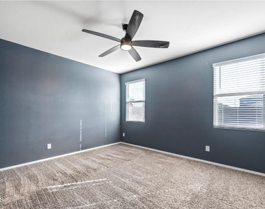 31027 W Mulberry Drive - Photo Thumbnail 13