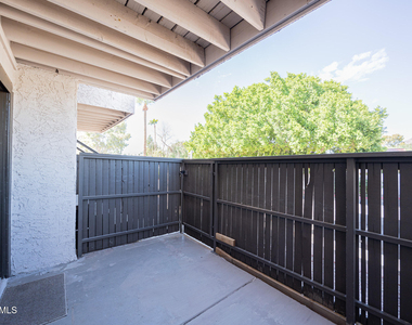 2938 N 61st Place - Photo Thumbnail 4
