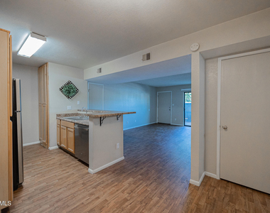 2938 N 61st Place - Photo Thumbnail 11