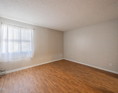 2938 N 61st Place - Photo Thumbnail 14