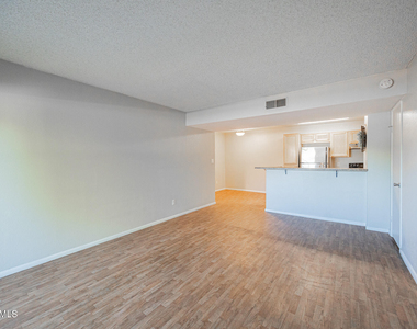 2938 N 61st Place - Photo Thumbnail 7