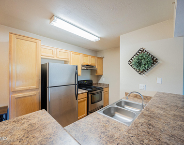 2938 N 61st Place - Photo Thumbnail 8