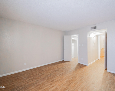 2938 N 61st Place - Photo Thumbnail 15
