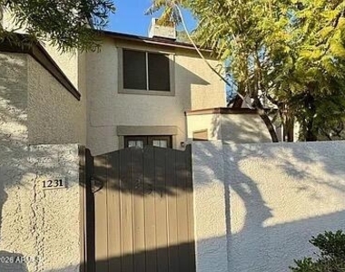 4114 E Union Hills Drive - Photo Thumbnail 19
