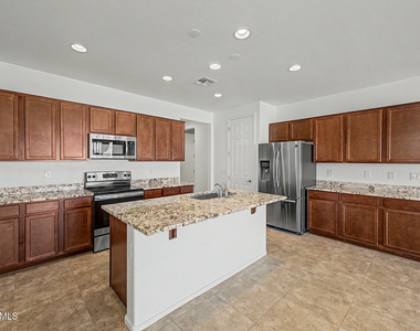 4418 W Federal Way - Photo Thumbnail 8
