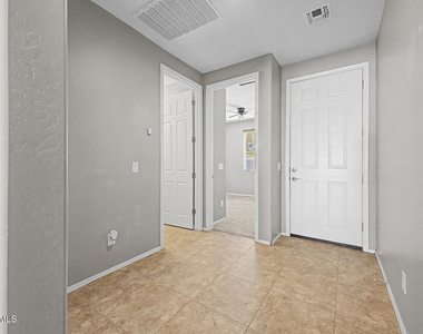 4418 W Federal Way - Photo Thumbnail 3