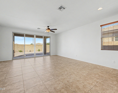 4418 W Federal Way - Photo Thumbnail 4