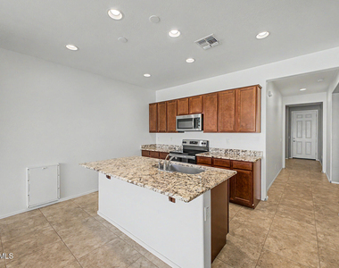 4418 W Federal Way - Photo Thumbnail 6