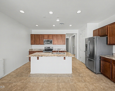 4418 W Federal Way - Photo Thumbnail 9