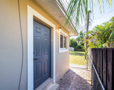 2726 Adams Street - Photo Thumbnail 13