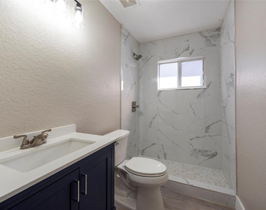 2726 Adams Street - Photo Thumbnail 5