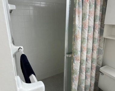 7305 Nw 5th Place - Photo Thumbnail 3