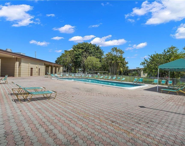 7305 Nw 5th Place - Photo Thumbnail 11
