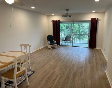 7305 Nw 5th Place - Photo Thumbnail 1