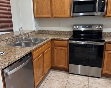 2501 W Lewis And Clark Trail - Photo Thumbnail 6