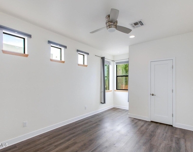 1301 W 4th Street - Photo Thumbnail 15