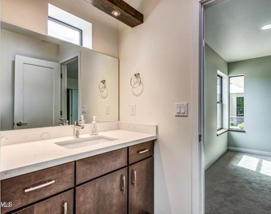 1301 W 4th Street - Photo Thumbnail 13