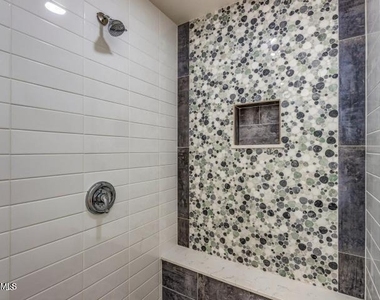 1301 W 4th Street - Photo Thumbnail 12