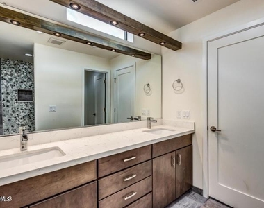 1301 W 4th Street - Photo Thumbnail 11