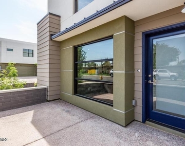 1301 W 4th Street - Photo Thumbnail 4