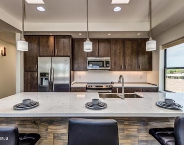 1301 W 4th Street - Photo Thumbnail 8