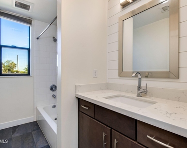 1301 W 4th Street - Photo Thumbnail 30